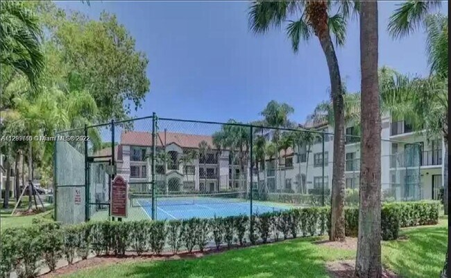 Building Photo - 570 S Park Rd