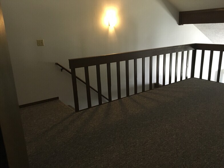 Building Photo - 804 Village Dr