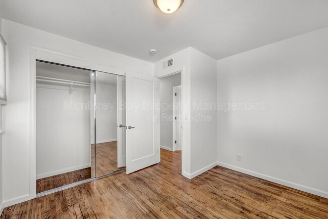 Building Photo - 12 Lilac St