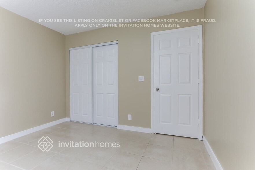 Building Photo - 112 La Mancha Ave