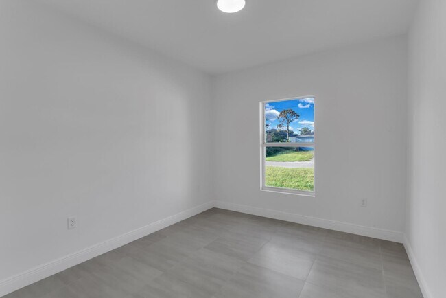 Building Photo - 5224 29th St SW