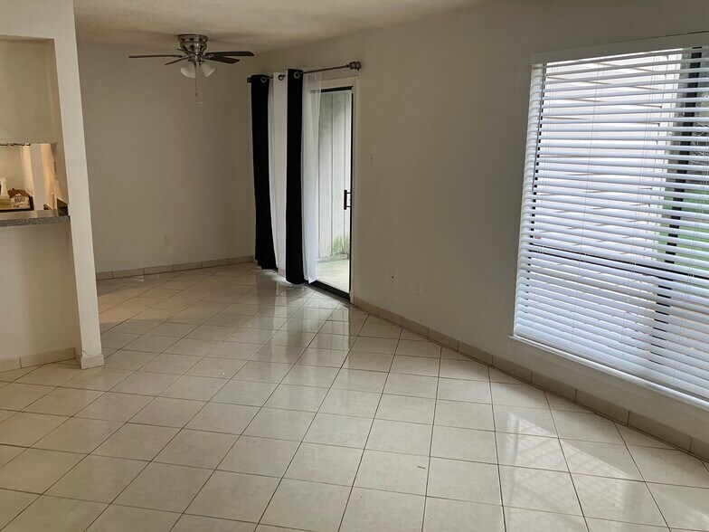 Building Photo - 2837 Sonora Dr