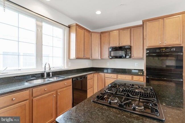 Building Photo - 9800 Traver St