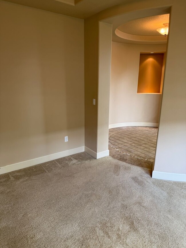 Building Photo - Large Rock Creek Single Family Home