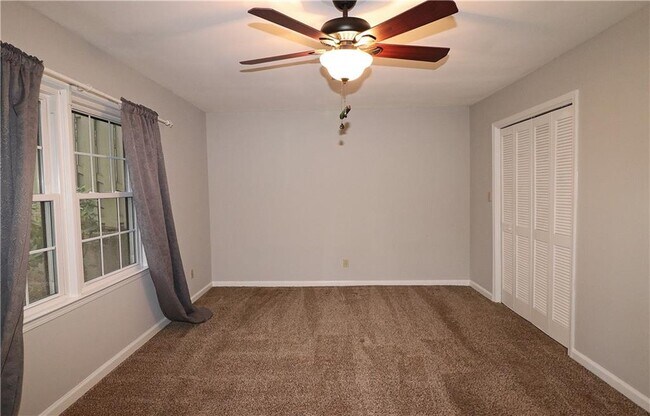 Building Photo - 40 Glenald Way NW