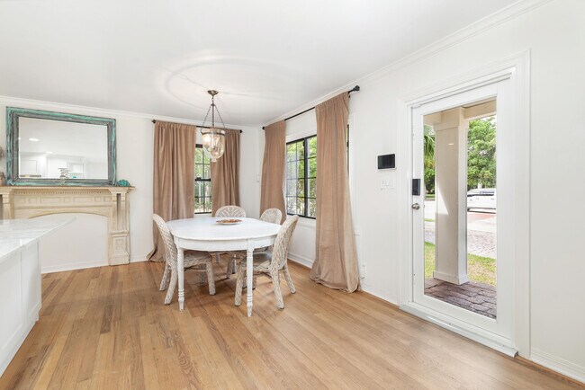 Building Photo - 240 Almeria Rd