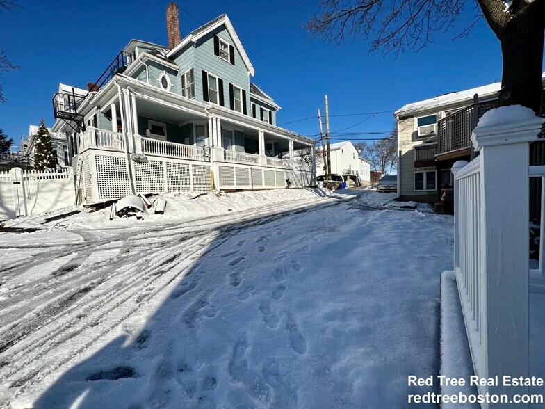 Building Photo - 62 Dunboy St