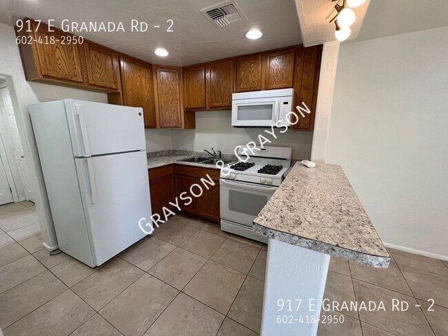Building Photo - 917 E Granada Rd