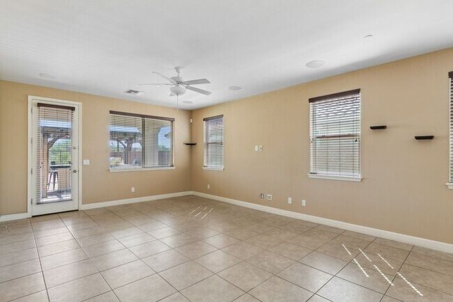 Building Photo - Welcome to this Charming 5 bedroom, 3.5 ba...
