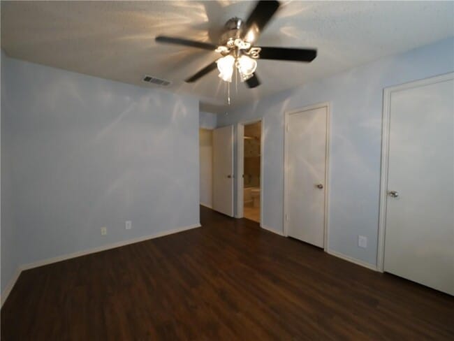 Building Photo - 800 Live Oak Dr