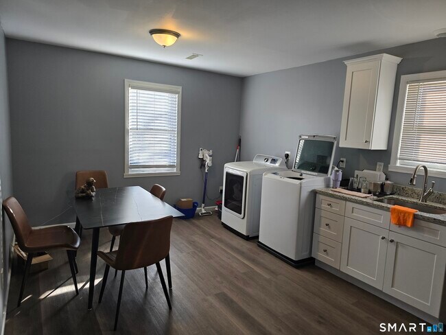 Building Photo - 90 Bond St