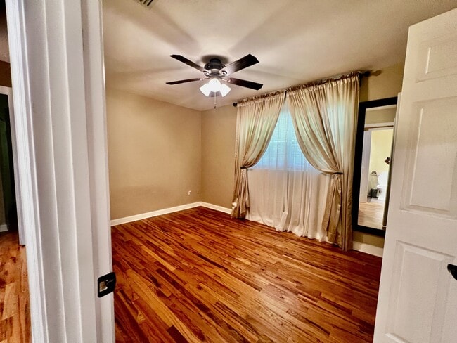 Building Photo - 3857 W University Ave