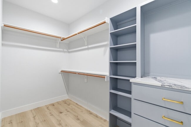 Building Photo - 7040 Kinney St