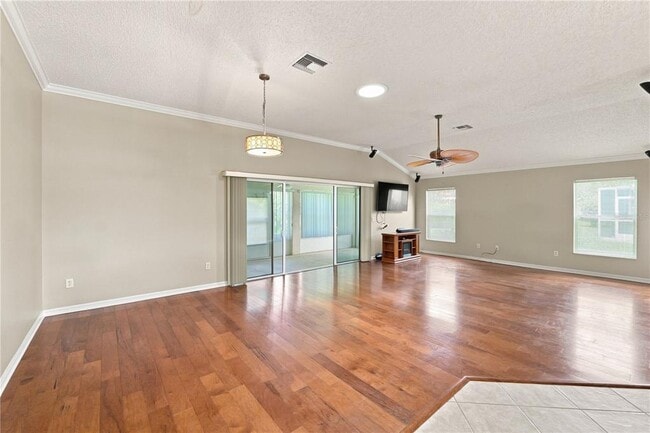 Building Photo - 1304 De La Garza Pl