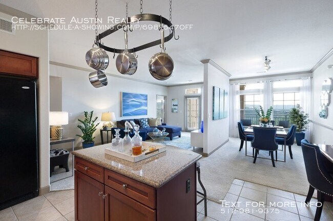 Building Photo - 10 X Living at Grandview