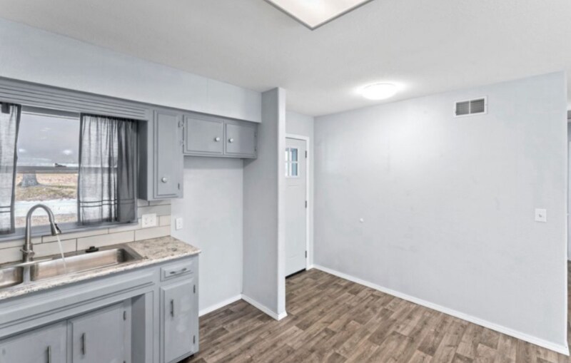 Building Photo - 184 S Heatherwood Rd