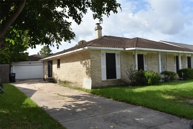 Building Photo - 10427 Huntington Wood Dr