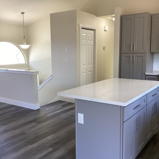 Building Photo - Updated 4 bedroom in The Desirable Merrill...