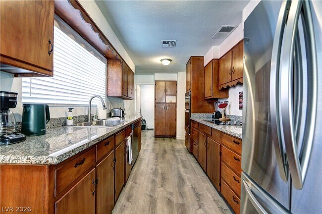 Building Photo - 2108 S 6th St