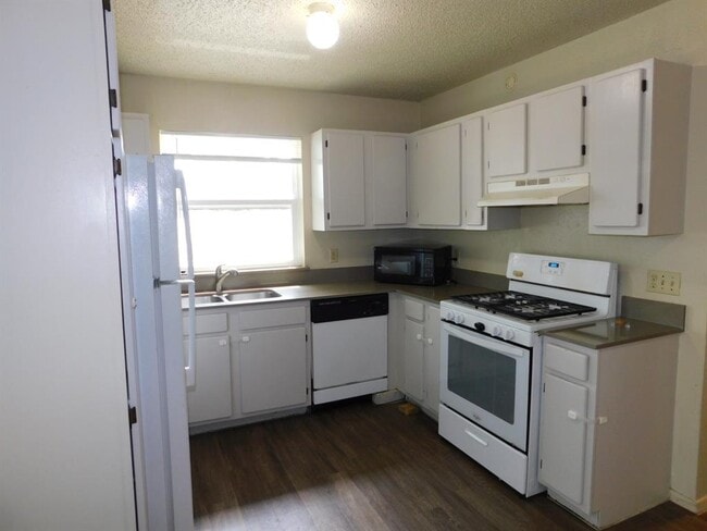Building Photo - 7800 Brodie Ln