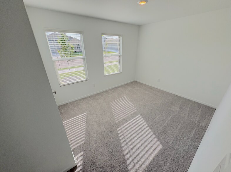 Building Photo - 15020 Reyes Rd