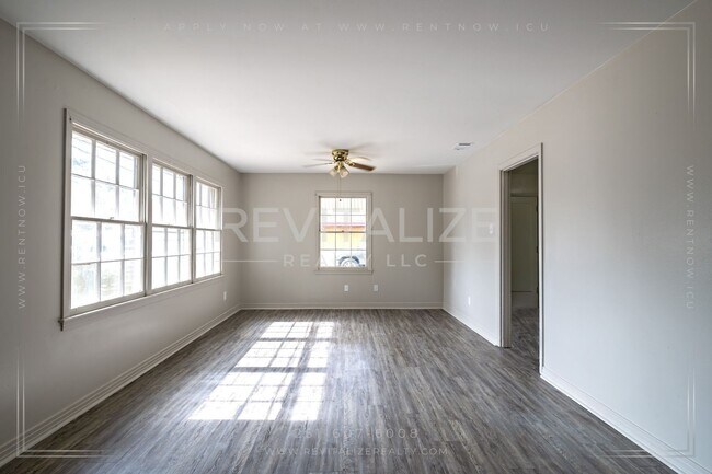 Building Photo - Beautiful 3 Bedroom/1 Bathroom Home in Mobile!