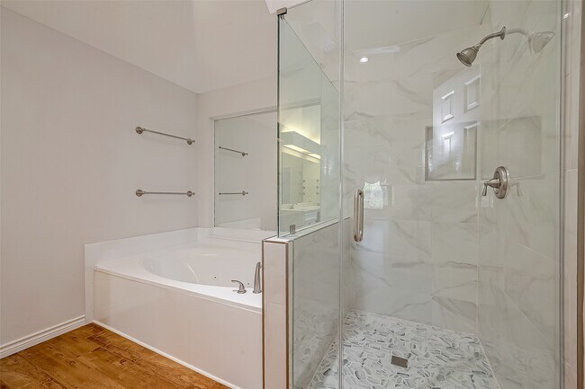 Building Photo - 2112 Limrick Dr