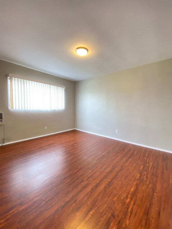 Interior Photo - 1017 N Spaulding Ave