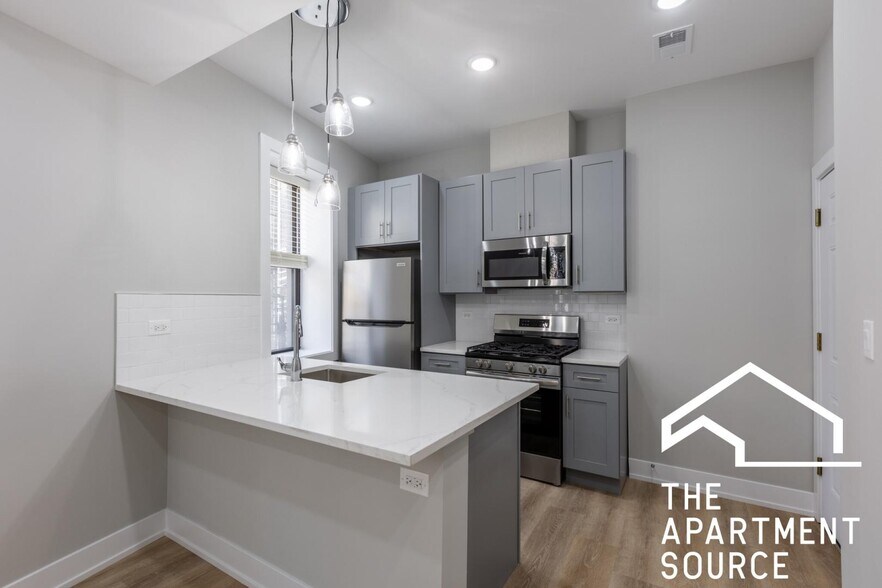 Building Photo - 432 W Belden Ave