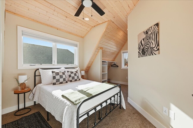 Building Photo - 1434 S Euclid Ave