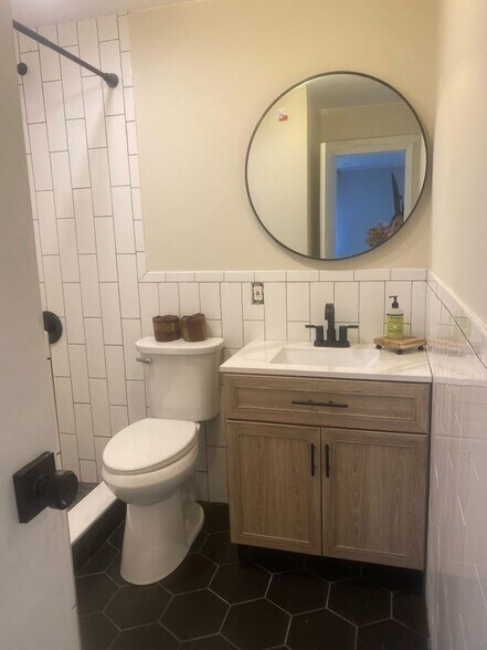 Building Photo - 62 Sycamore St