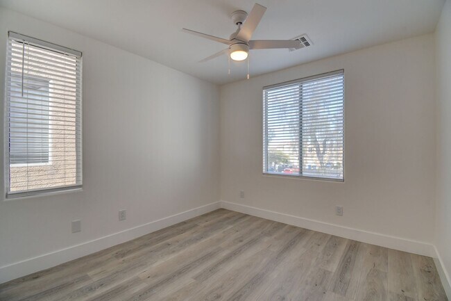 Building Photo - BEAUTIFUL 2 STORY SINGLE FAMILY HOME WITH 3 BEDROOMS AND 2.5 BATHS LOCATED IN SOUTHWEST