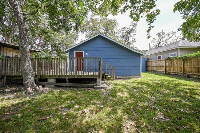 Building Photo - 8007 Carver Rd