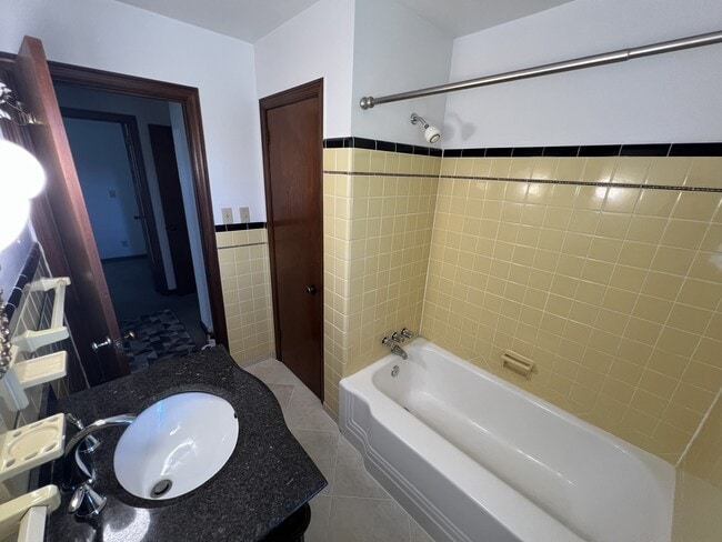 Building Photo - 3820 Orchard Rd SE