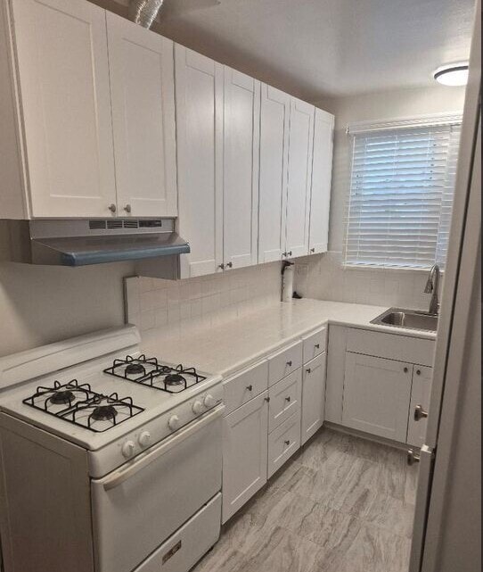 Building Photo - 8561 Holloway Dr