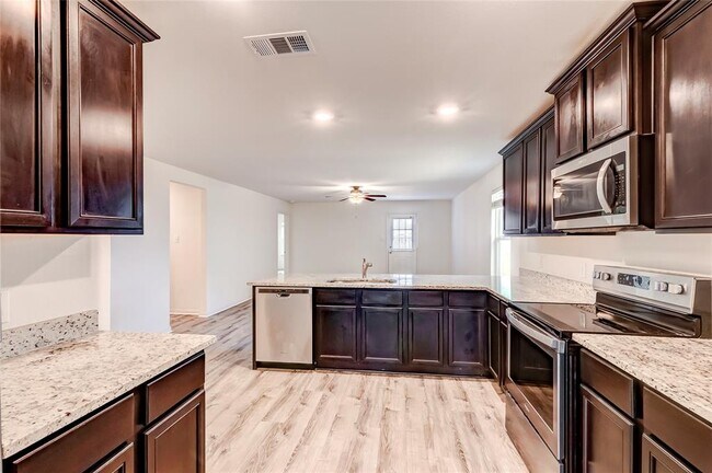 Building Photo - 18744 Speculator Ln