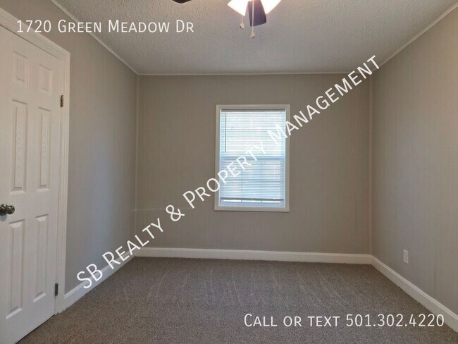 Building Photo - 1720 Green Meadow Dr