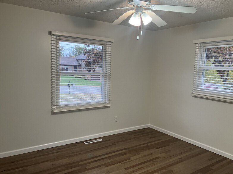 bedroom 2 - 144 Brentwood Dr