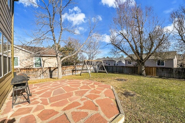 Building Photo - 3 bedroom, 2 bath home with 2 car garage in Highlands Ranch