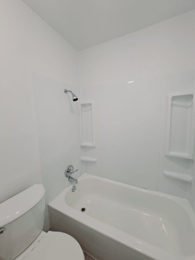 Building Photo - Amazing 3/2 with Garage Conversion Ready F...