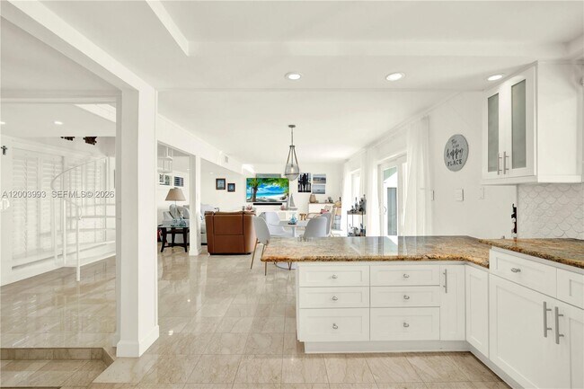 Building Photo - 69 Shoreland Dr