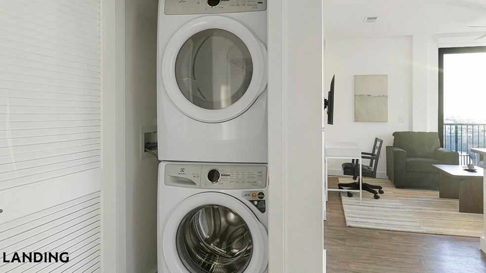 Building Photo - 1007 S Mint St