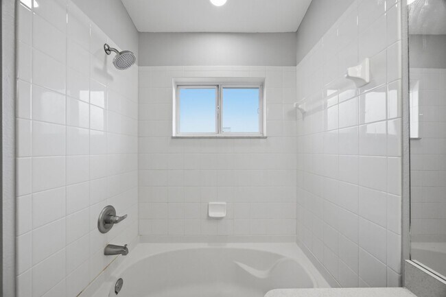 Building Photo - Villages of Bloomingdale