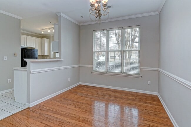 Building Photo - End-Unit 3br/2.5bth Townhome in Villages o...