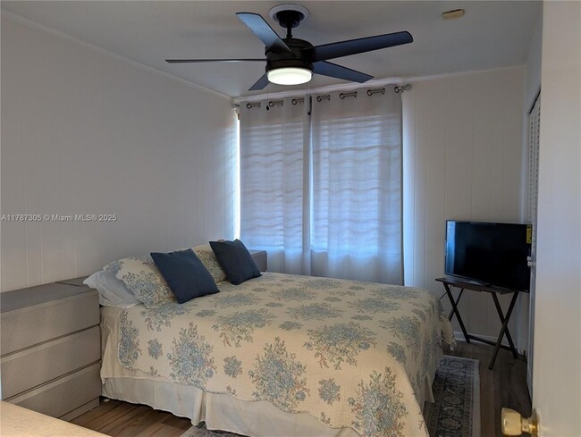 Building Photo - 1501 NE Miami Gardens Dr