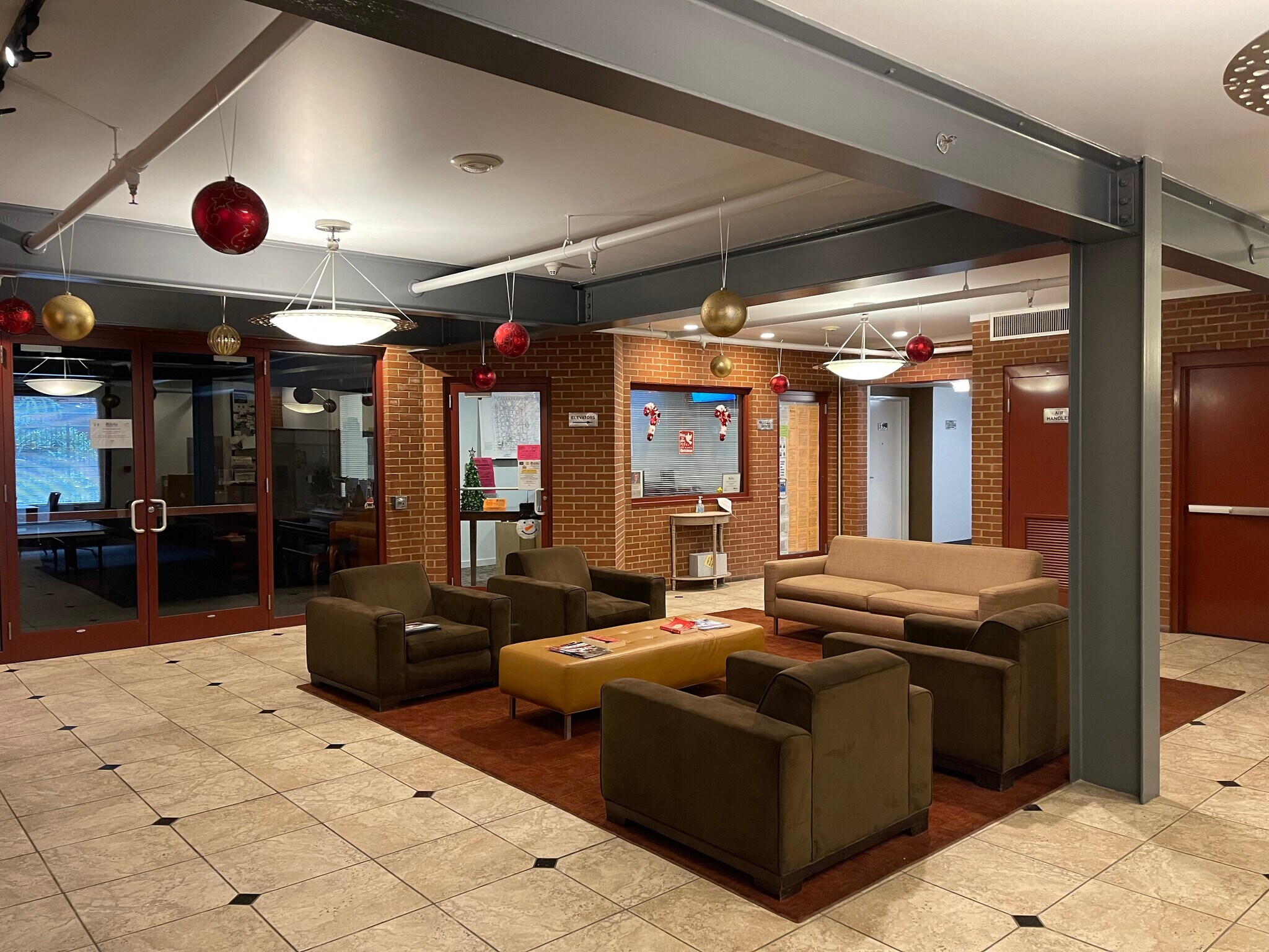 Riverport Lobby - 11 W 2nd St
