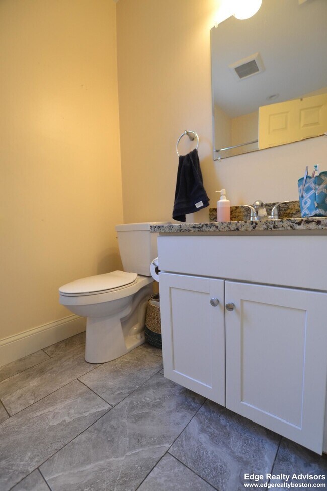 Building Photo - 43 Pratt St