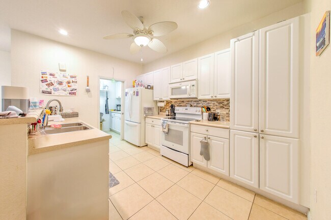 Building Photo - 1829 Sandhill Crane Dr