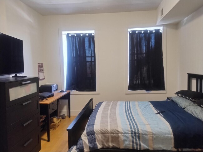 Building Photo - 492 Broadway