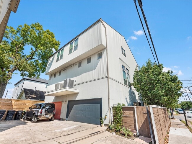 Building Photo - 3419 Gillespie St
